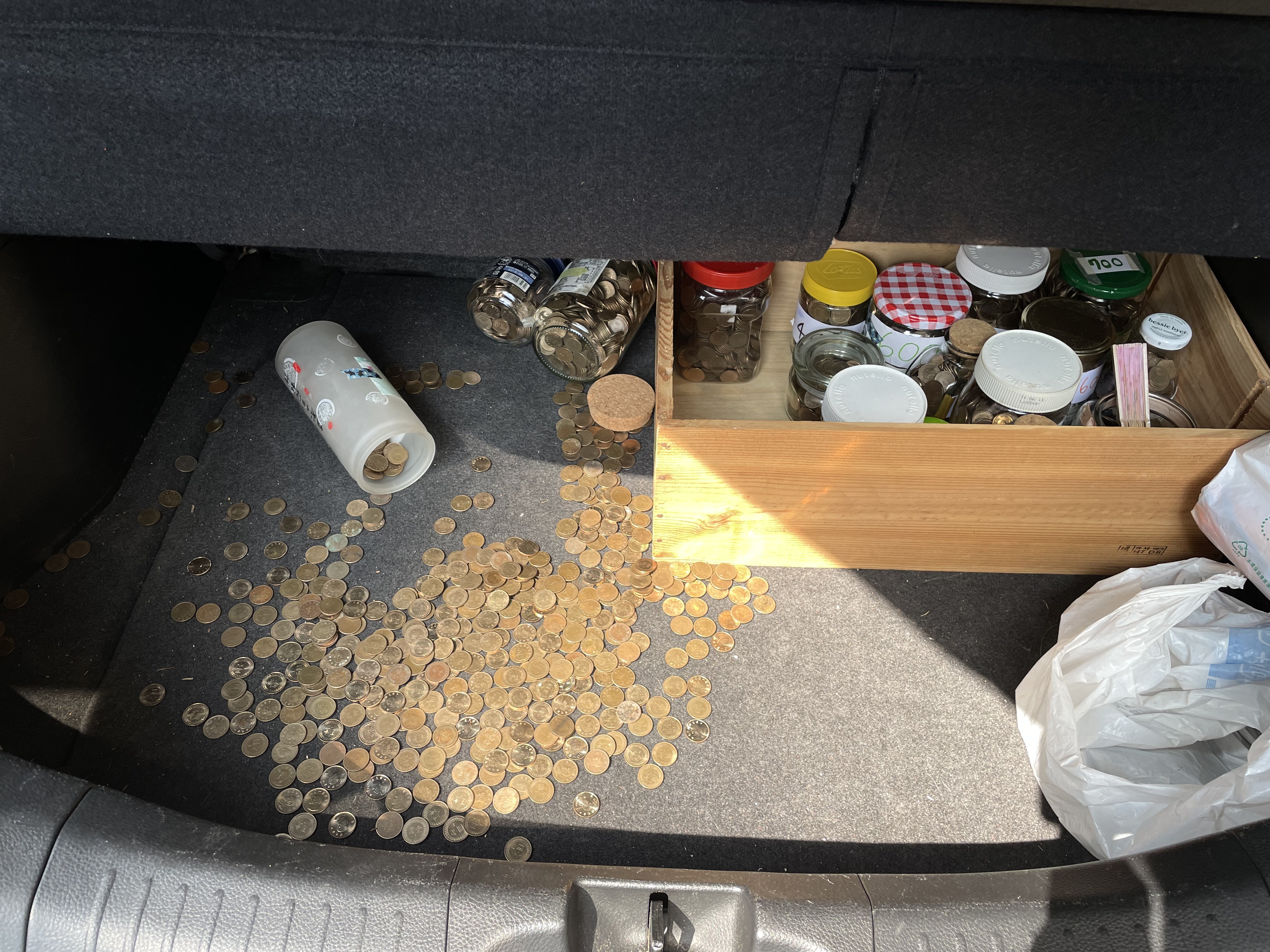 佈展路上灑出來